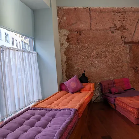 Designer Loft In Center *